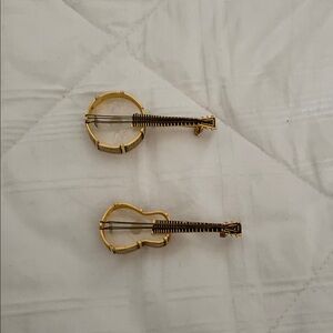 Elegant Gold Guitar Brooch Set